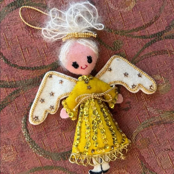 Vintage homemade embroidered holiday ornaments - Picture 6 of 16